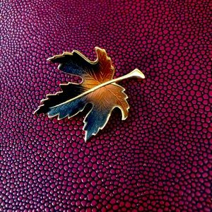 Vintage Estate Gold Tone Brown Maple Leaf Retro Brooch Pin